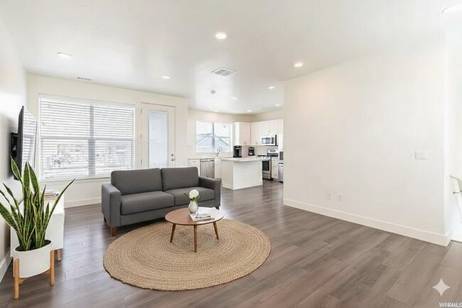 Building Photo - 1653 Kyson Rd