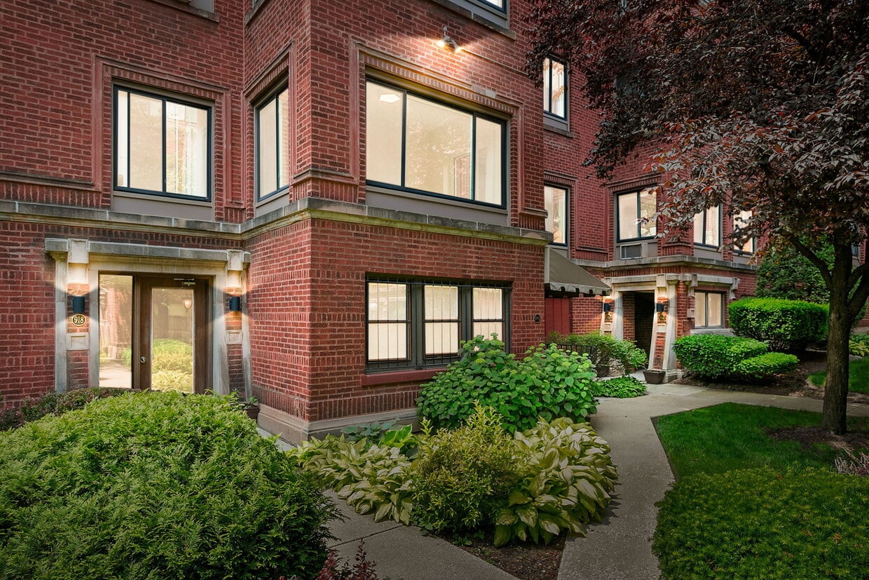 Primary Photo - 918 W Sunnyside Ave