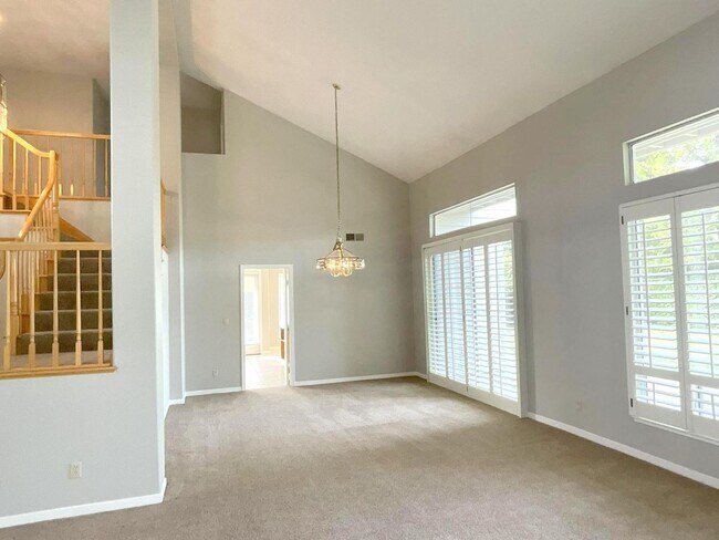 Building Photo - REDUCED ! Beautiful Vista Tassajara Two St...