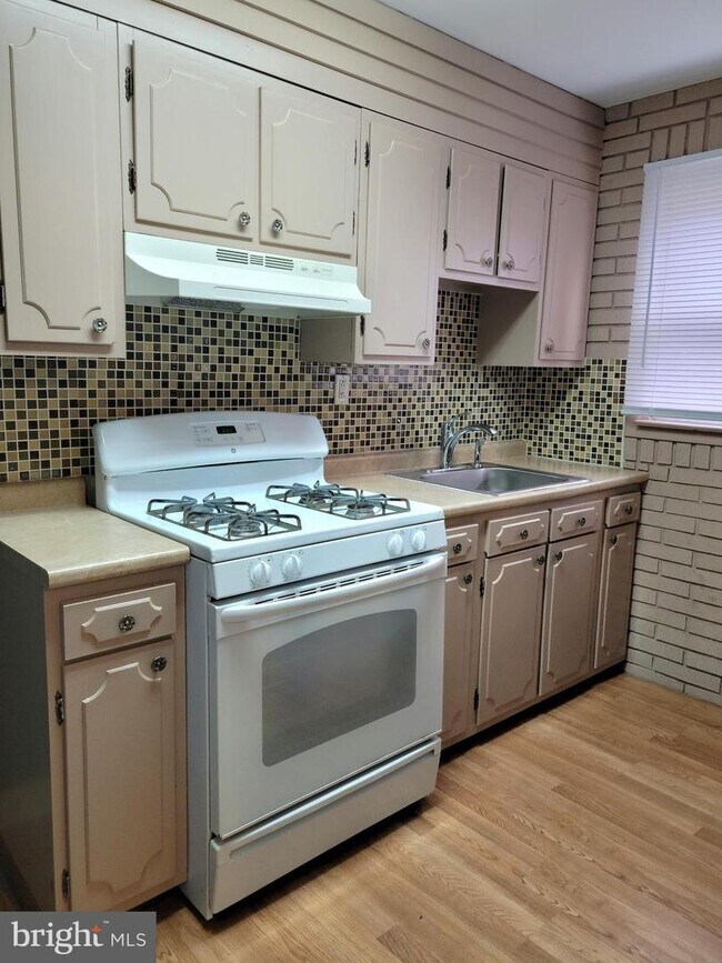 Foto del edificio - 6027 Belden St