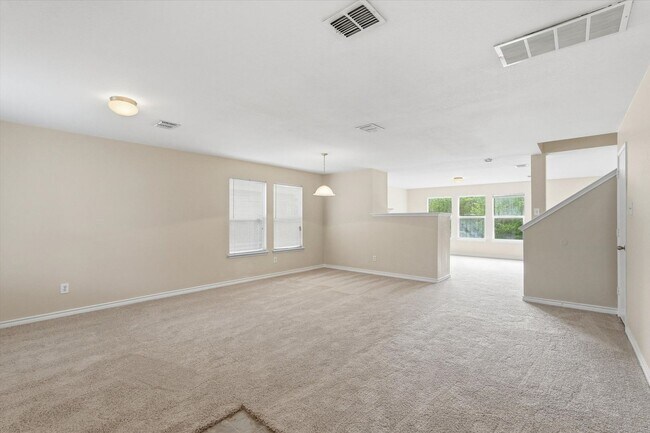 Building Photo - Huge Two Story 4 Bed 2.5 Bath Home in Dallas!
