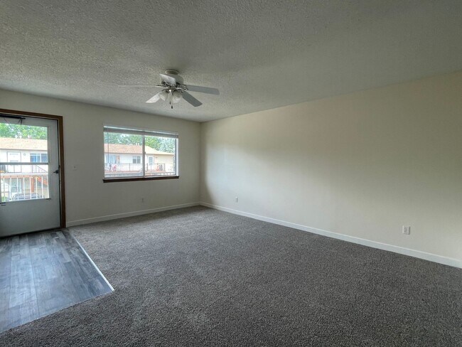 Foto del edificio - Great 2 Bed 1 Bath 2nd Level Condo in Nort...