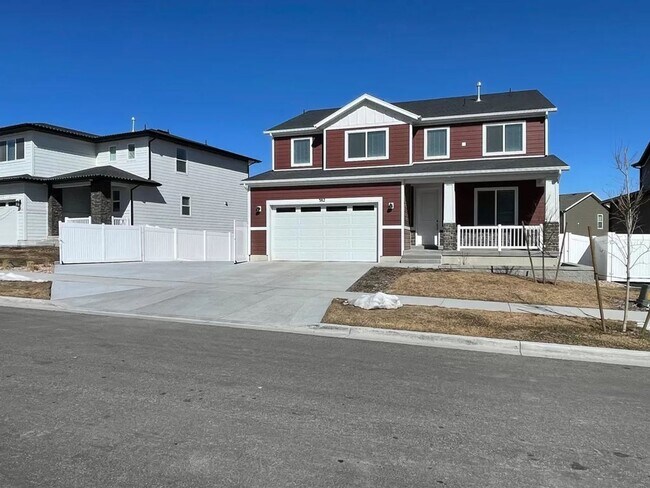 Building Photo - Spacious Home Available Soon!