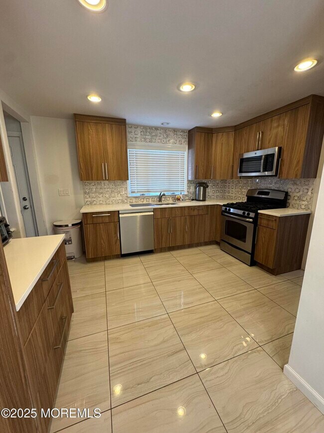 Building Photo - 259 Garfield Ave