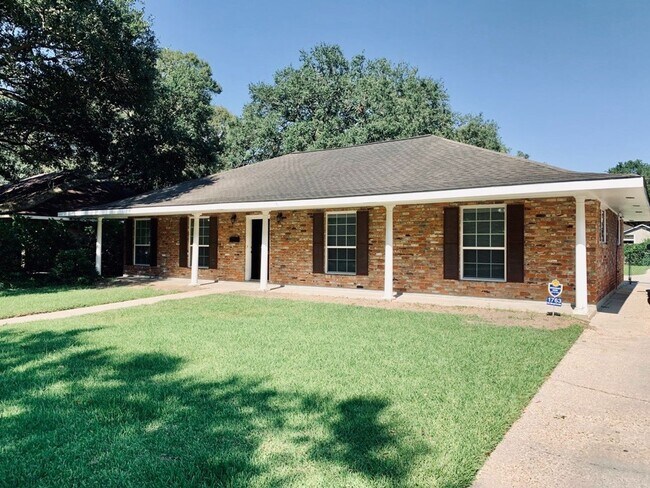 Foto del edificio - Immaculate home in Broadmoor