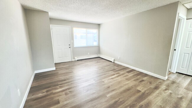 Foto del edificio - 2915 Straus Ln
