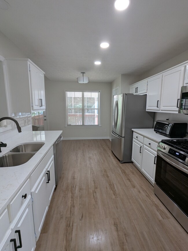 Building Photo - 60 Riverside Pky