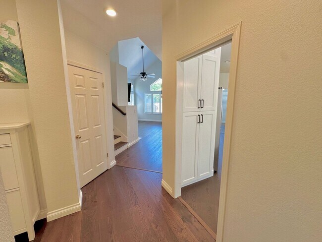 Foto del edificio - Cozy 3bd/3ba Townhouse Available for Rent!!!