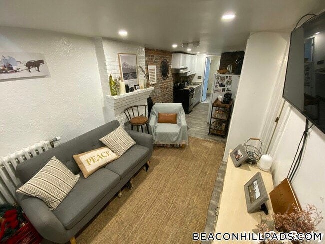 Building Photo - 40 Anderson St