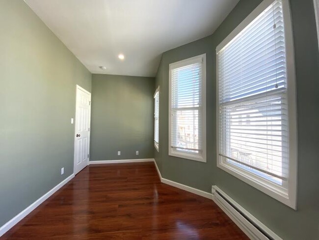 Building Photo - 2 bedroom in San Francisco CA 94108