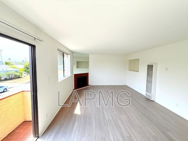 Foto del edificio - 3940 Tilden Ave