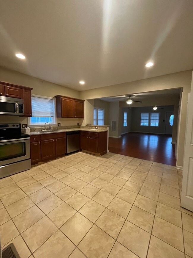 Building Photo - Chesterfield Heights