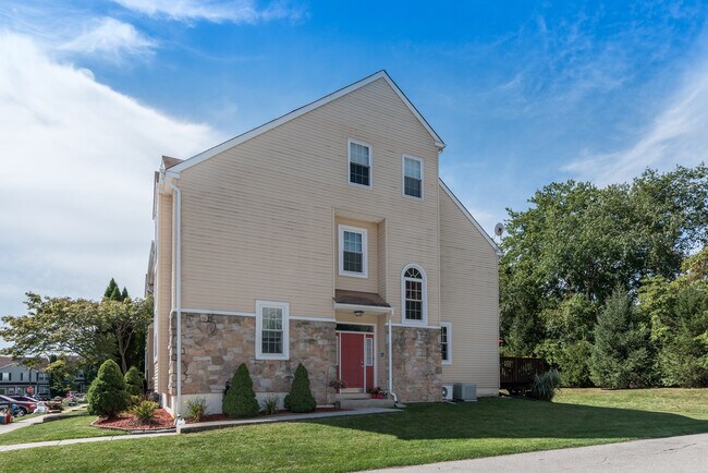 Building Photo - 113 Poplar Ct