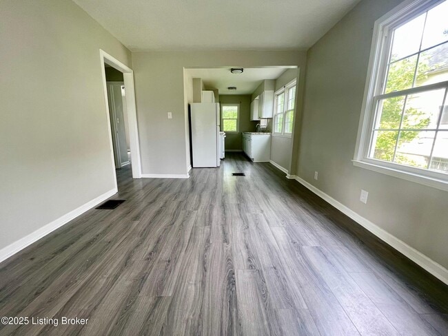 Building Photo - 1272 Weller Ave