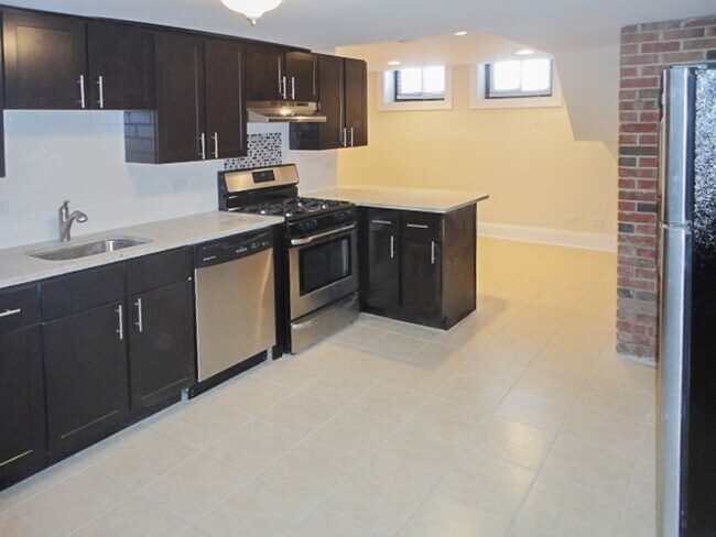 Foto del edificio - 877 W Lill Ave
