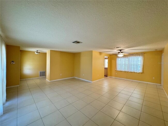 Foto del edificio - 1330 Sunset Ct