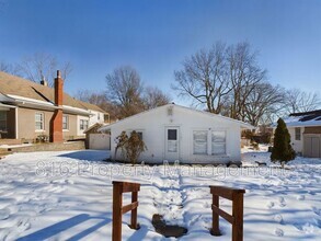 Building Photo - 1127 S Hocker Ave