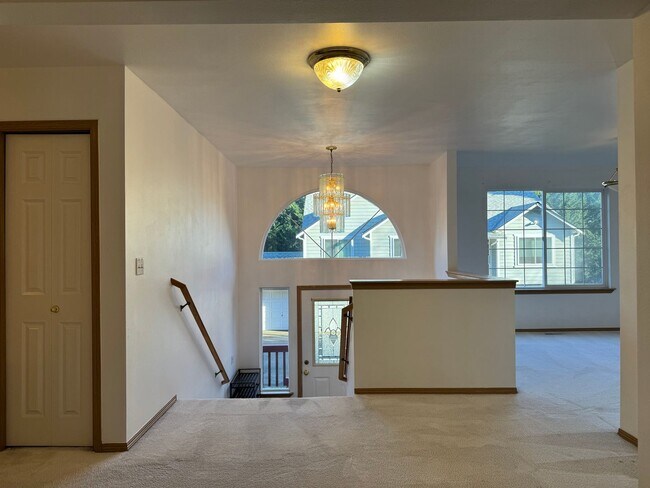 Building Photo - CLICK "REQUEST A TOUR" NOW!