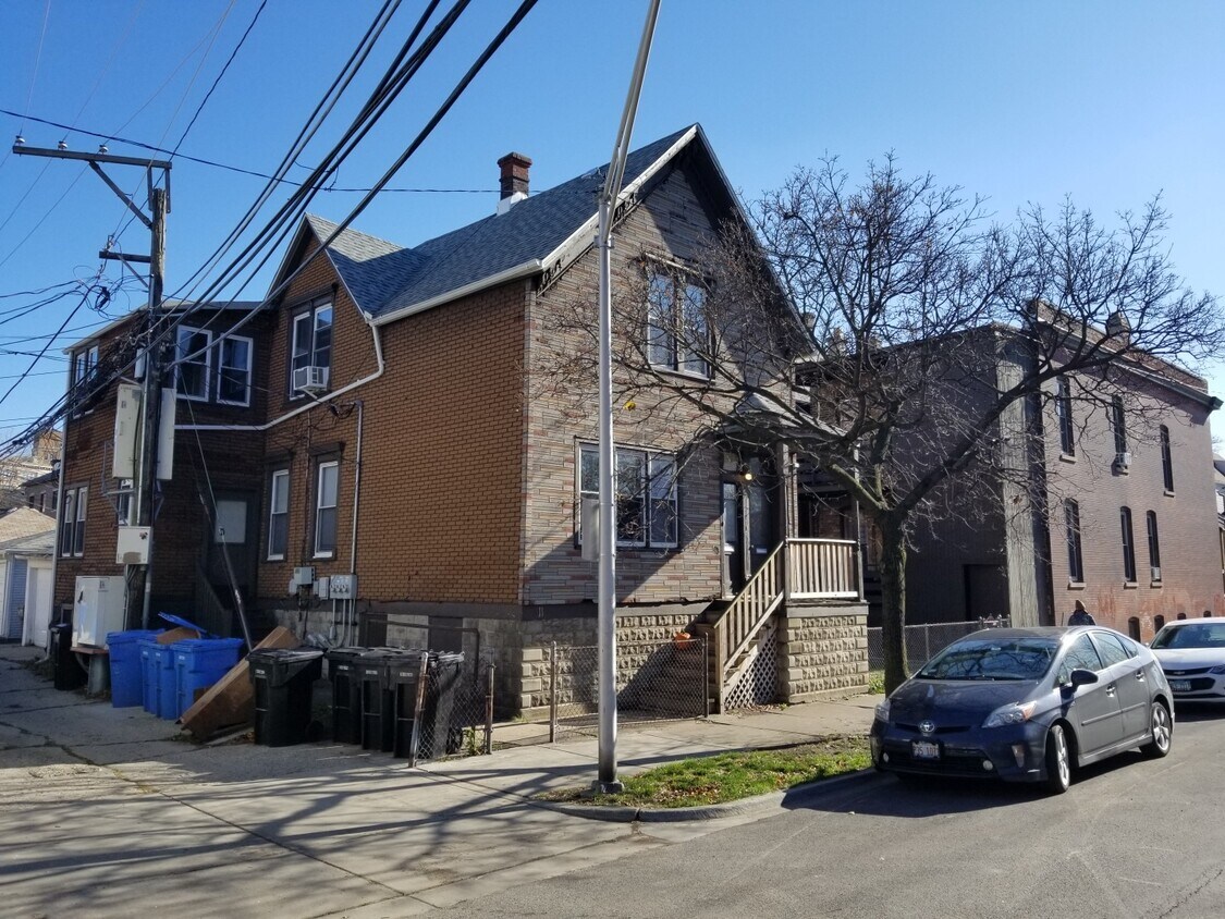 Primary Photo - 3311 N Ravenswood Ave