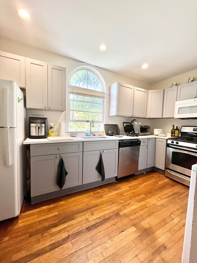 Foto principal - 774 Parker St