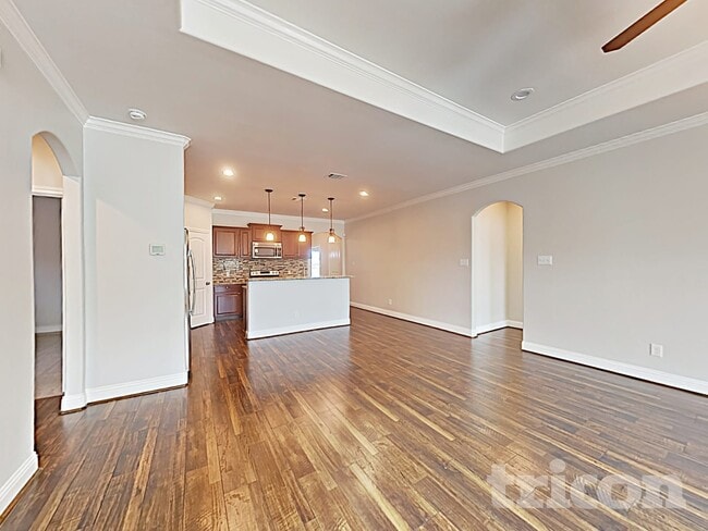 Building Photo - 1002 Woodcrest Dr