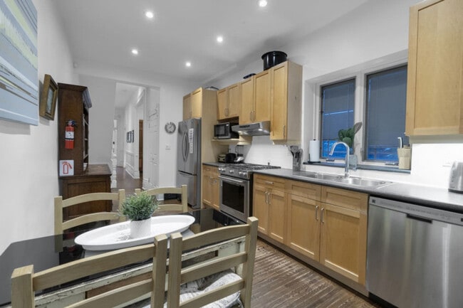 Building Photo - 62 McGill St