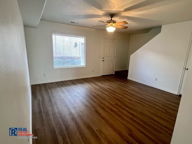 Building Photo - Skyhawk Townhome