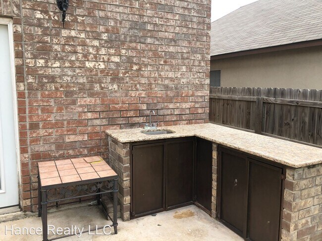 Building Photo - 4 br, 2.5 bath House - 1607 Pinetum Dr