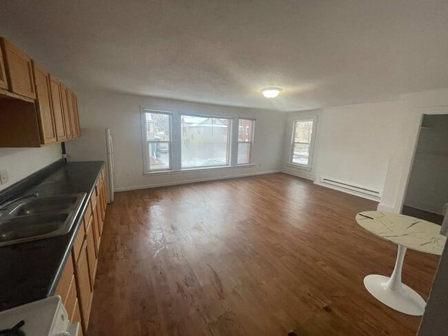 Building Photo - 813 Cass St