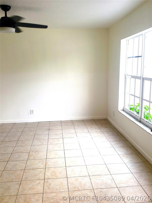 Foto del edificio - 7406 NW 75th St