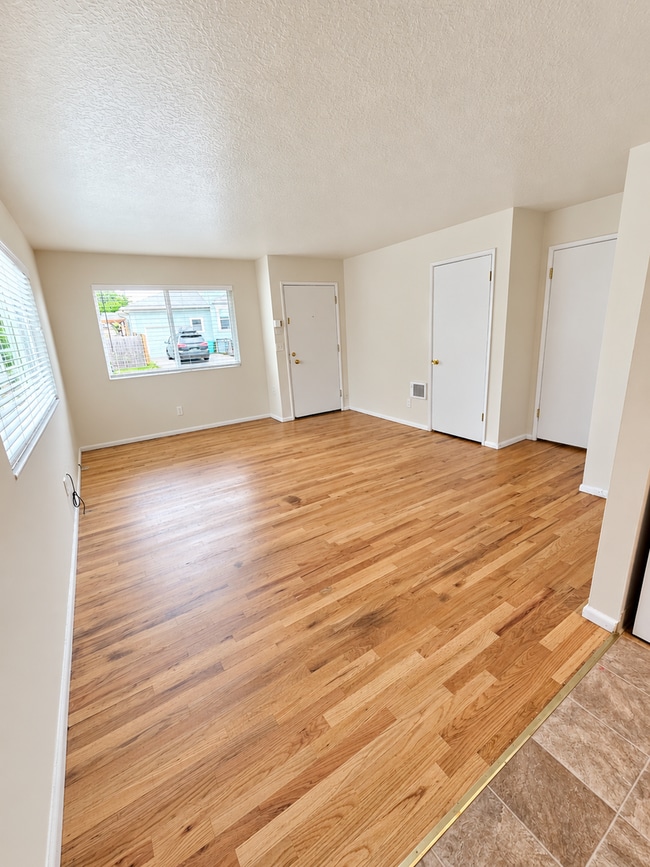 Building Photo - 4412 SE 57th Ave
