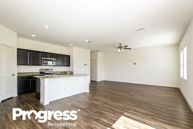 Building Photo - 6001 Mojave Dr