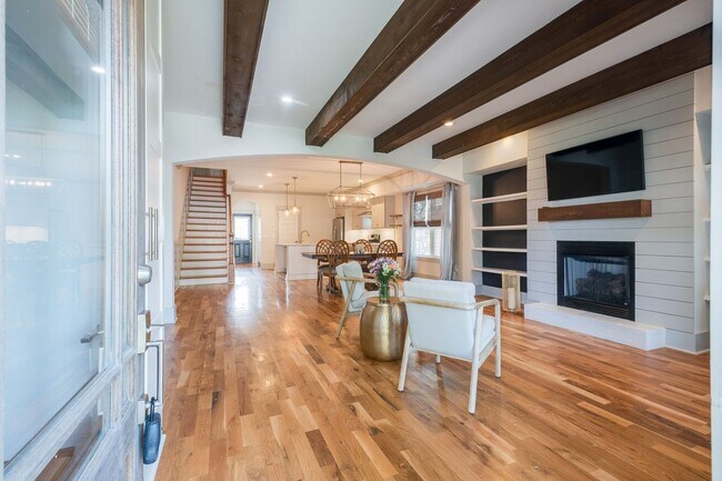 Building Photo - Awesome 3 Bedroom East Nashville Home with...