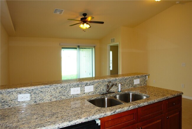 Foto del edificio - 528 SE 5th Ave