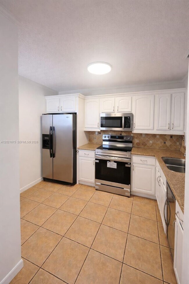 Foto del edificio - 15761 SW 137th Ave