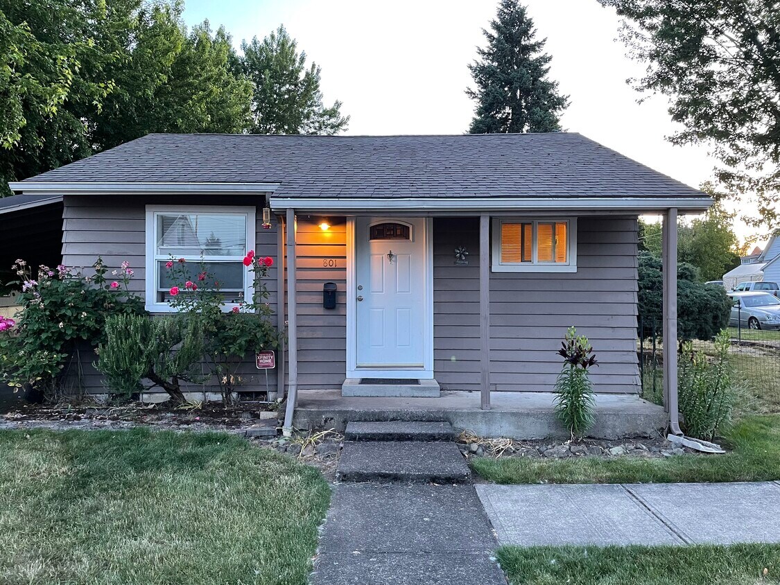 Front - 801 S Center St