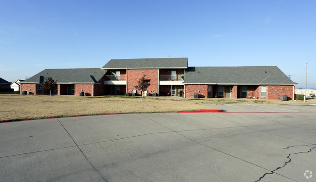 Building Photo - Deer Run Apartments