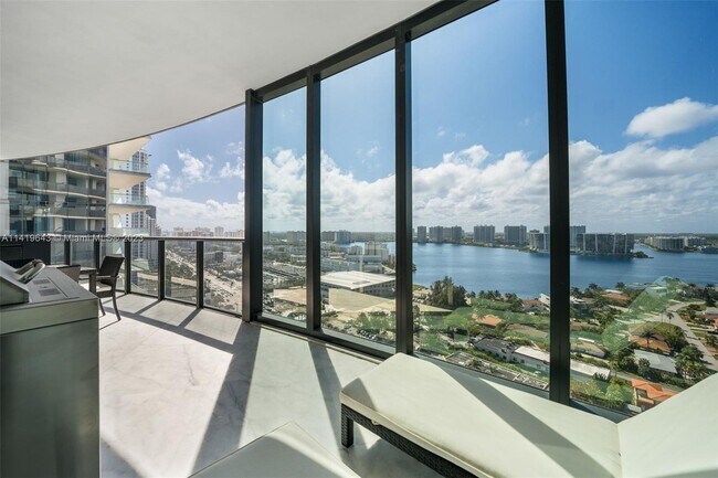 Foto del edificio - 18555 Collins Ave