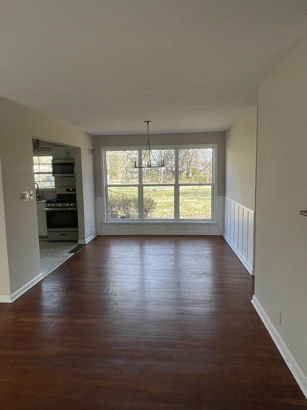 Building Photo - 1818 Ridgeview Rd