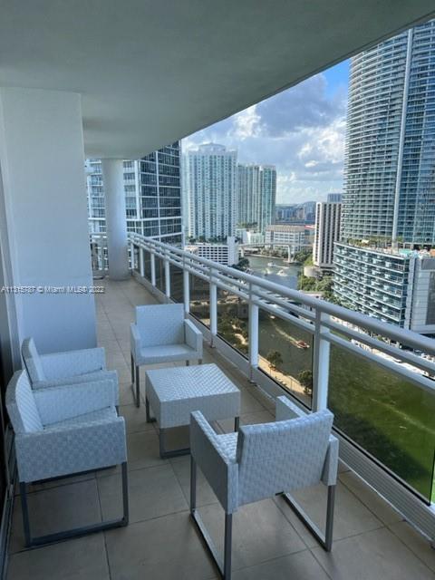Foto del edificio - 901 Brickell Key Blvd