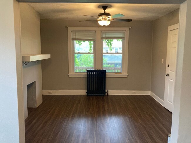 Building Photo - 3056 Pinehurst Ave