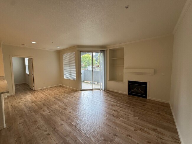 Foto del edificio - 2 bed | 2bath | 1039 SF | Private Garage | Assigned Parking | Owners pays for WS&G!