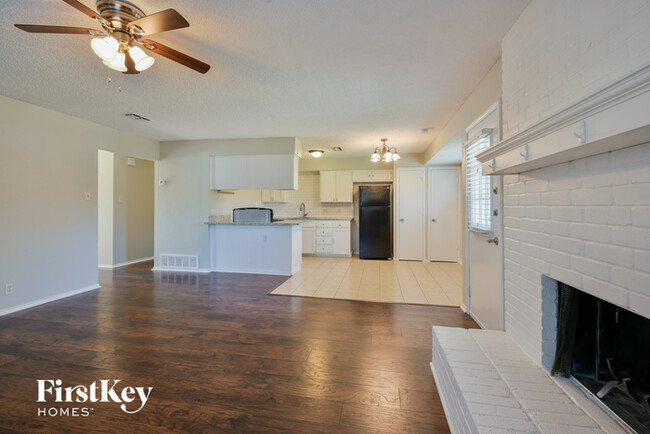 Building Photo - 7621 Clover Ln