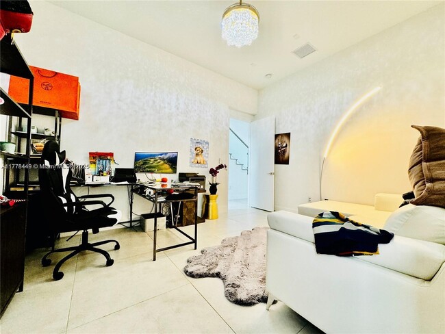 Building Photo - 16512 Botaniko Dr N