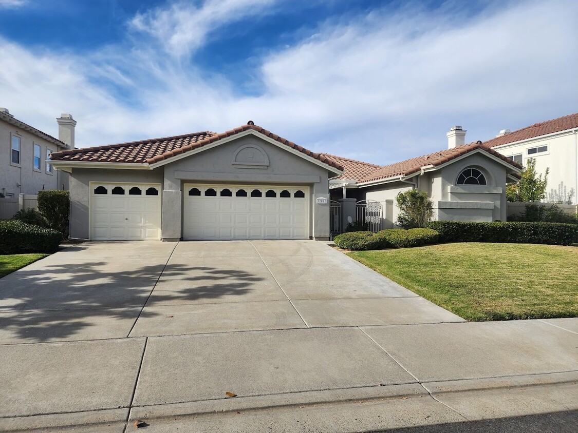 Primary Photo - Gorgeous Redhawk Single Story with 3 Bed+D...
