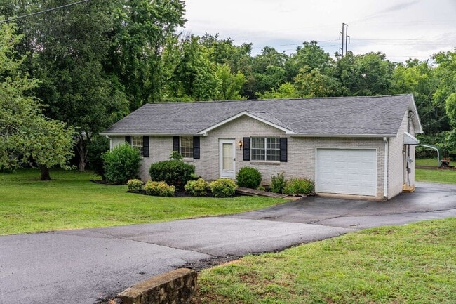 Building Photo - 207 Whitnel Dr