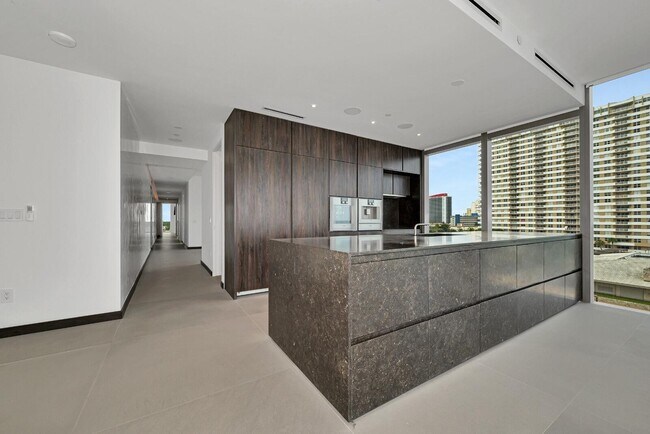 Building Photo - 2000 S Ocean Dr
