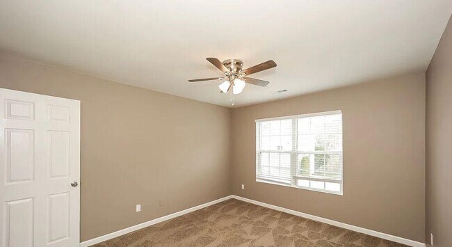 Foto del edificio - 475 Boxelder Rd