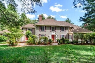 Building Photo - 40 Grand Hill Dr