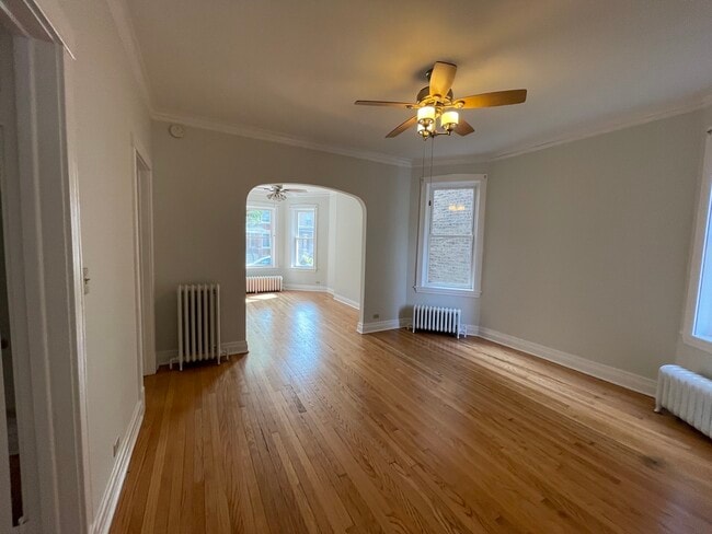 Building Photo - 2318 N Avers Ave